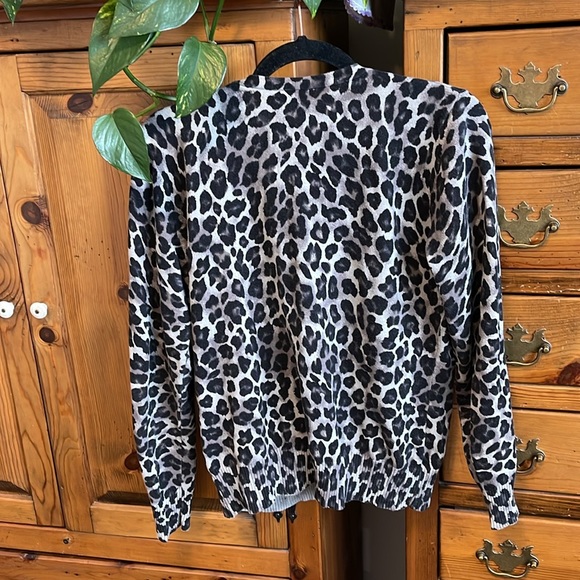 🌸St Johns Bay animal print button up cardigan - Picture 2 of 10